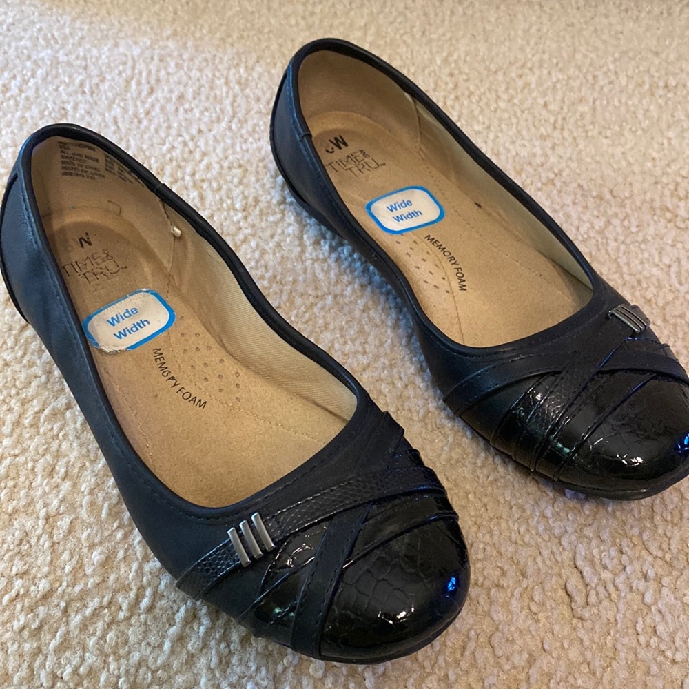 Time and Tru size 8 wide black flats